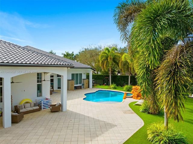 12401 N Stonebrook Circle, Davie, FL 33330