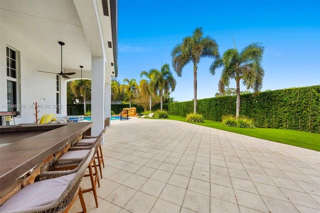 12401 N Stonebrook Circle, Davie, FL 33330