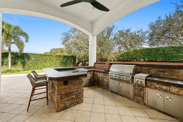 12401 N Stonebrook Circle, Davie, FL 33330