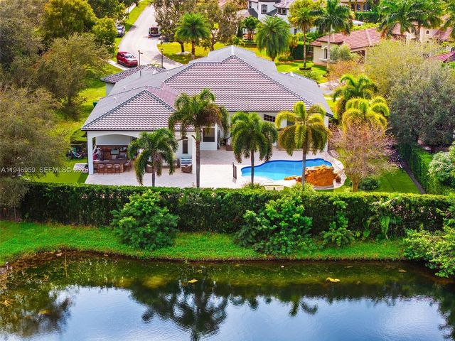 12401 N Stonebrook Circle, Davie, FL 33330