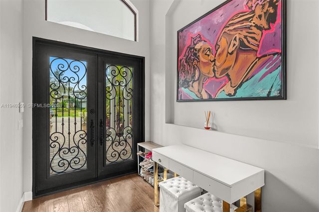 12401 N Stonebrook Circle, Davie, FL 33330