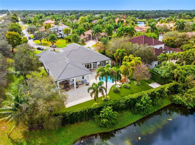 12401 N Stonebrook Circle, Davie, FL 33330