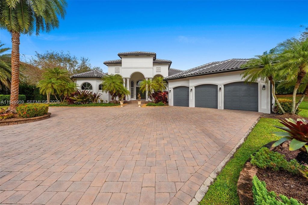12401 N Stonebrook Circle, Davie, FL 33330