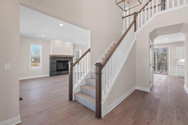 W192N5472 Red Crown LANE, Menomonee Falls, WI 53051