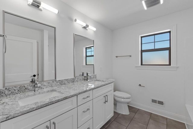 W192N5472 Red Crown LANE, Menomonee Falls, WI 53051