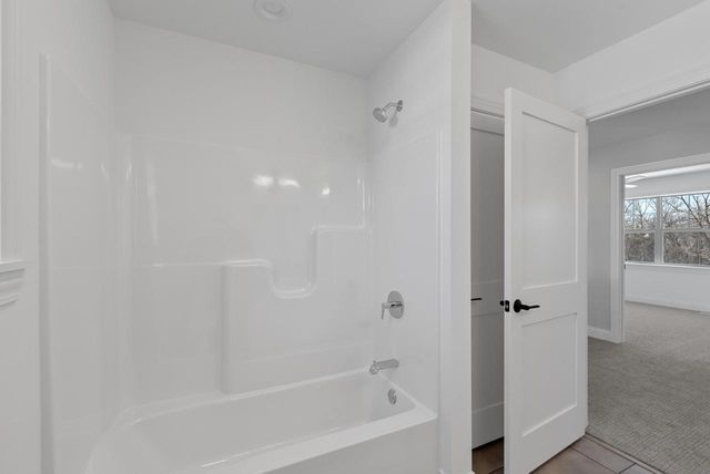 W192N5472 Red Crown LANE, Menomonee Falls, WI 53051