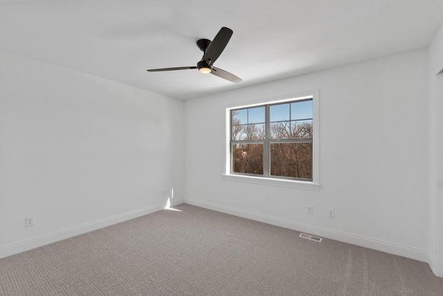 W192N5472 Red Crown LANE, Menomonee Falls, WI 53051