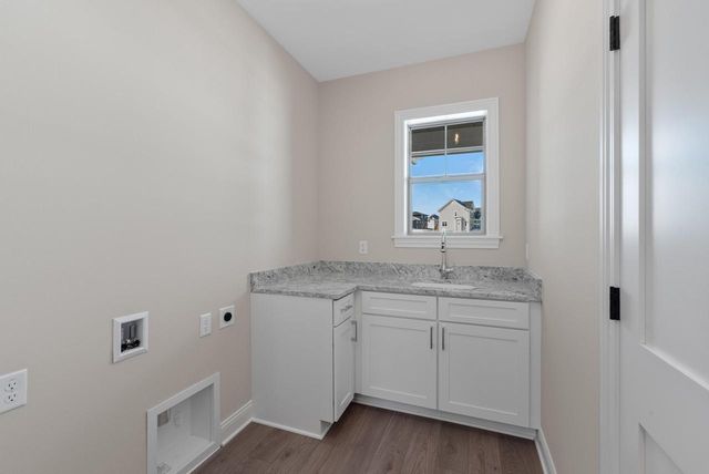 W192N5472 Red Crown LANE, Menomonee Falls, WI 53051