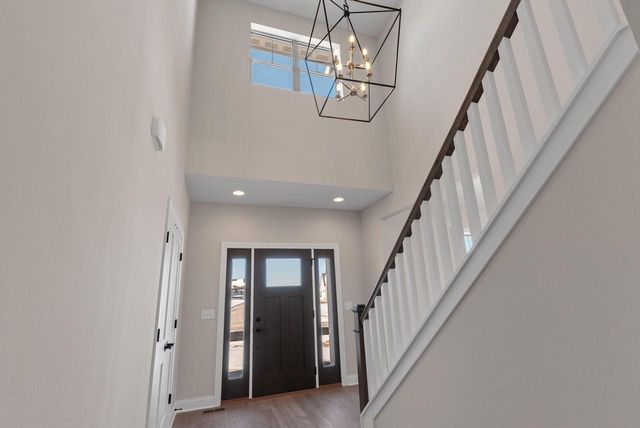 W192N5472 Red Crown LANE, Menomonee Falls, WI 53051