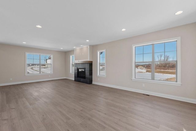 W192N5472 Red Crown LANE, Menomonee Falls, WI 53051