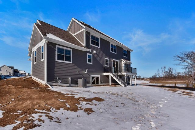 W192N5472 Red Crown LANE, Menomonee Falls, WI 53051