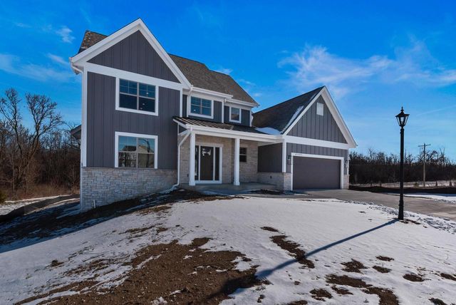 W192N5472 Red Crown LANE, Menomonee Falls, WI 53051