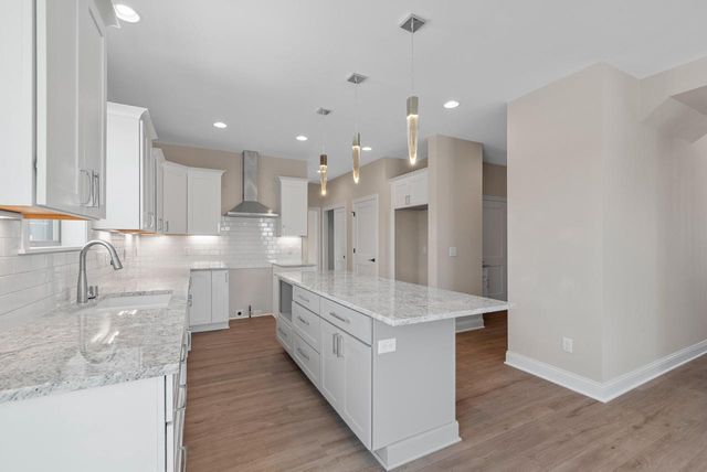 W192N5472 Red Crown LANE, Menomonee Falls, WI 53051