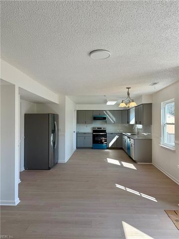 5120 Edon Hall LN, Virginia Beach, VA 23464