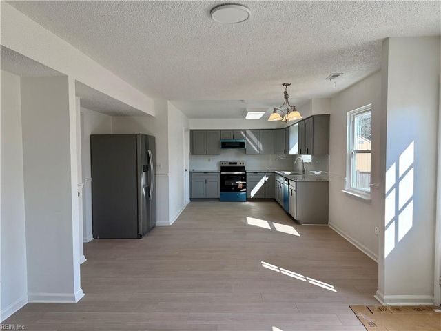 5120 Edon Hall LN, Virginia Beach, VA 23464