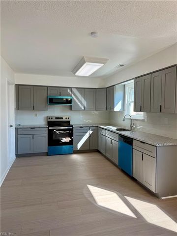 5120 Edon Hall LN, Virginia Beach, VA 23464