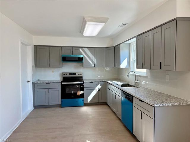 5120 Edon Hall LN, Virginia Beach, VA 23464