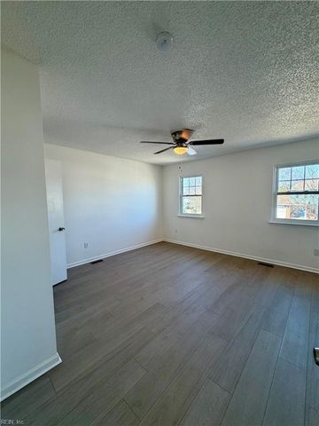 5120 Edon Hall LN, Virginia Beach, VA 23464