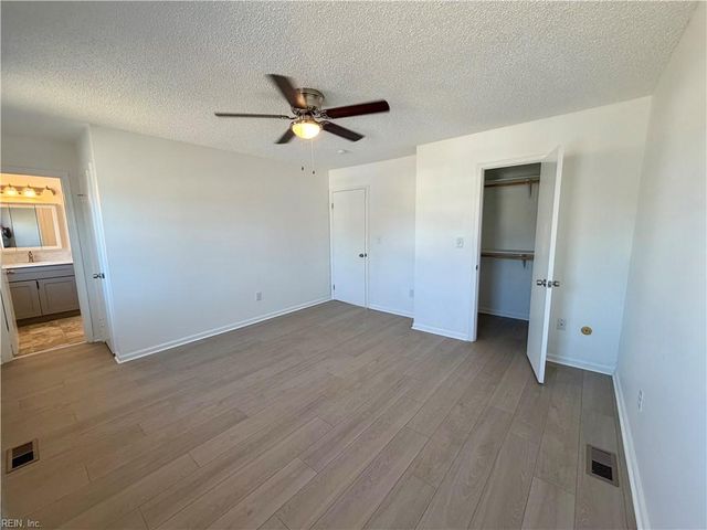 5120 Edon Hall LN, Virginia Beach, VA 23464