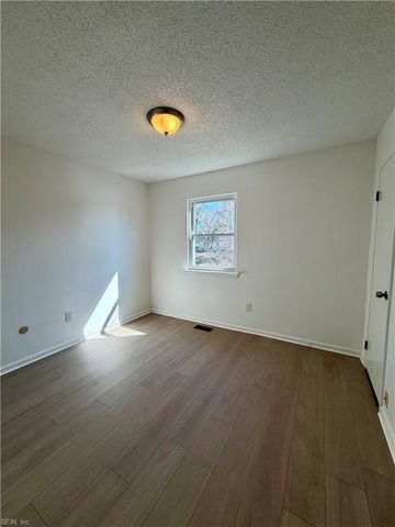 5120 Edon Hall LN, Virginia Beach, VA 23464