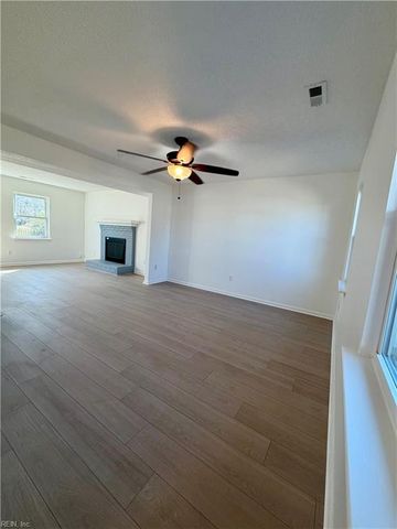 5120 Edon Hall LN, Virginia Beach, VA 23464