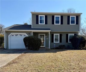 5120 Edon Hall LN, Virginia Beach, VA 23464