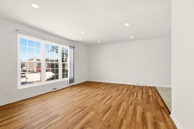 1432 Mitchell Trail, Elk Grove Village, IL 60007