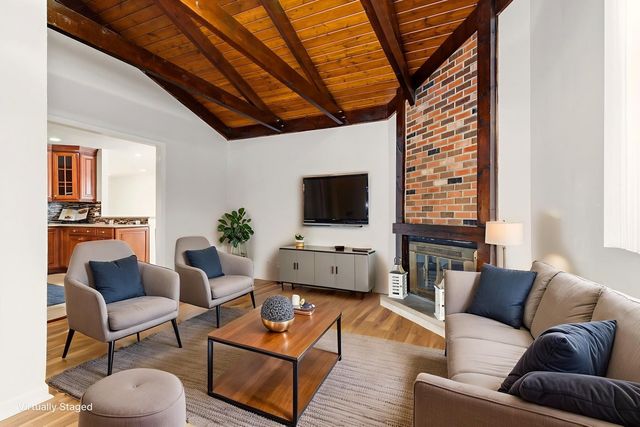 1432 Mitchell Trail, Elk Grove Village, IL 60007