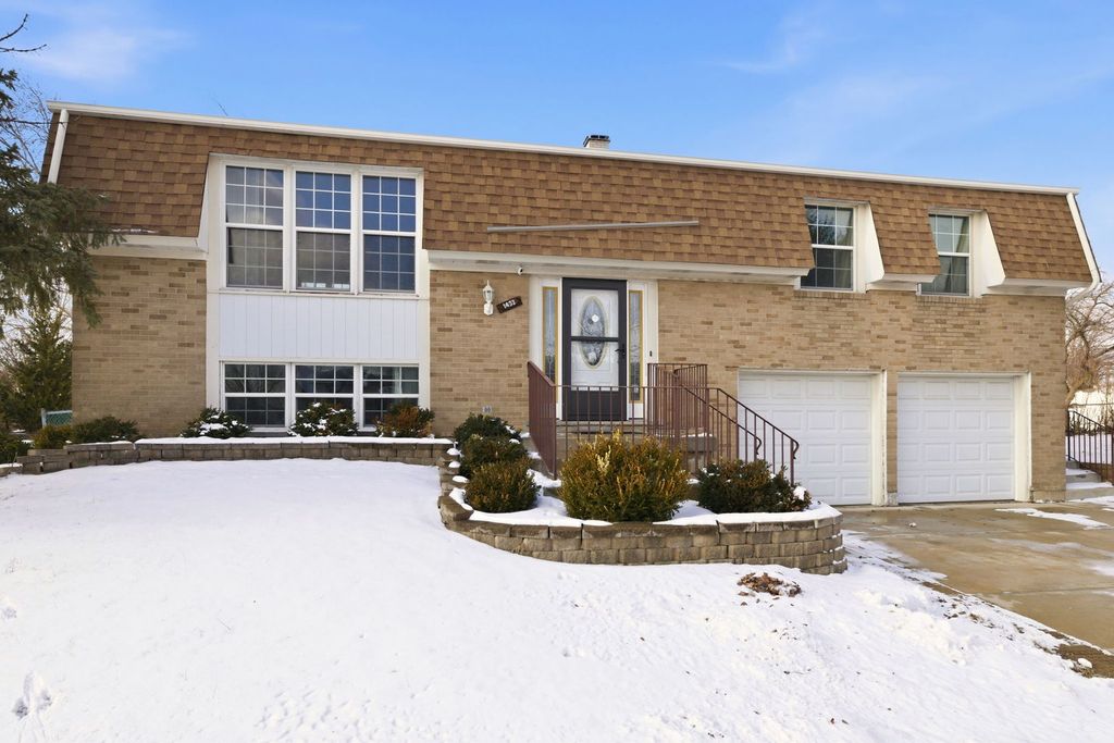 1432 Mitchell Trail, Elk Grove Village, IL 60007