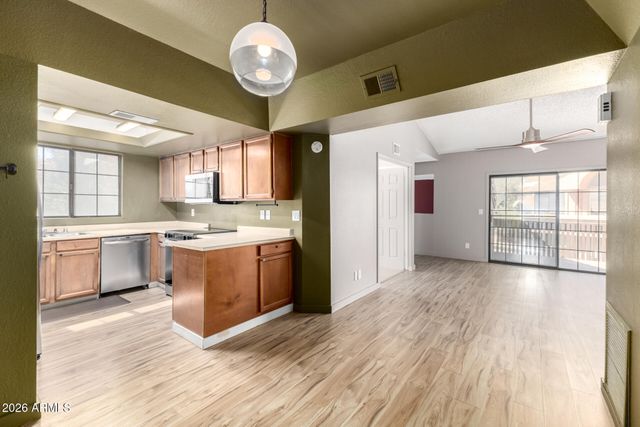 925 N COLLEGE Avenue G225, Tempe, AZ 85288