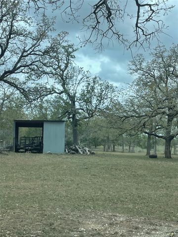 2238 Flash CIR, Luling, TX 78648