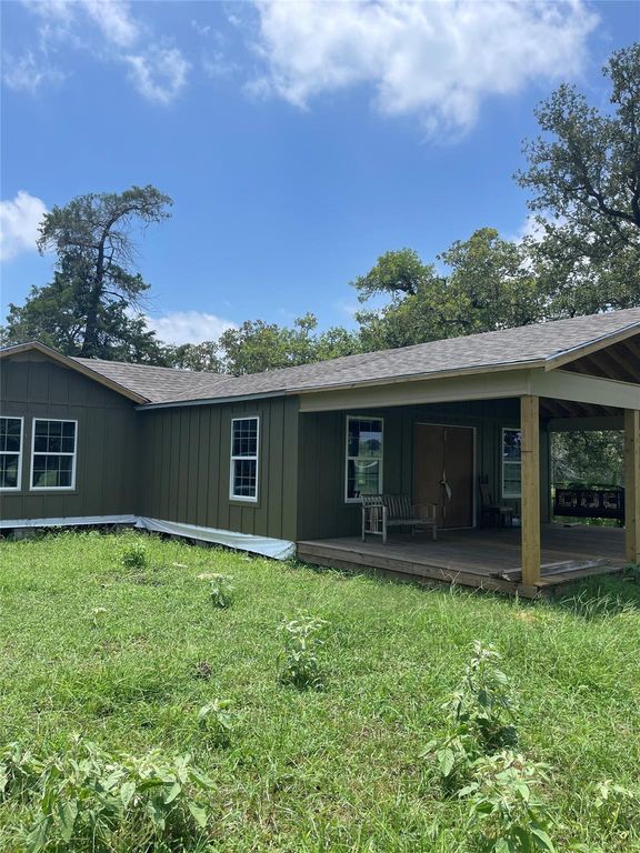 2238 Flash CIR, Luling, TX 78648