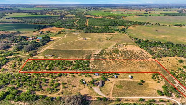 238 E Ditto Rd, Poteet, TX 78065