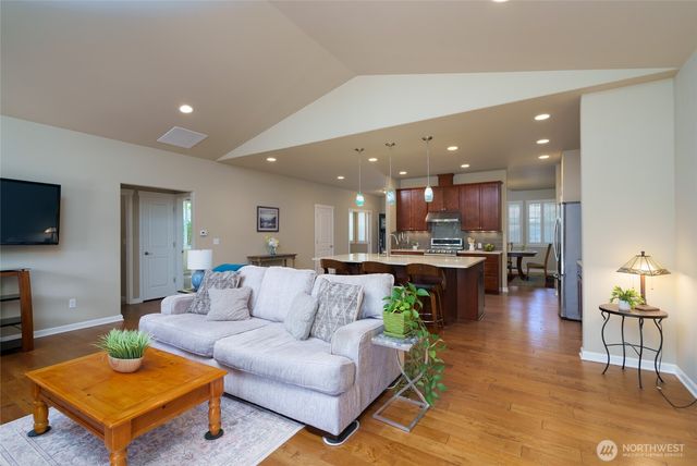 506 Timberland Loop, Mount Vernon, WA 98273