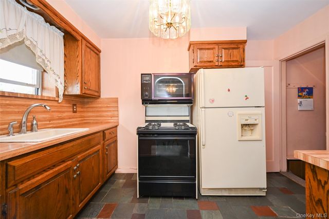 53-19 195th Street, Fresh Meadows, NY 11365