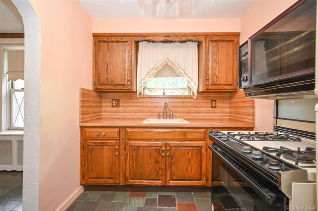 53-19 195th Street, Fresh Meadows, NY 11365
