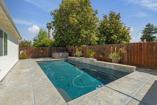 1464 Denise Dr, Ripon, CA 95366