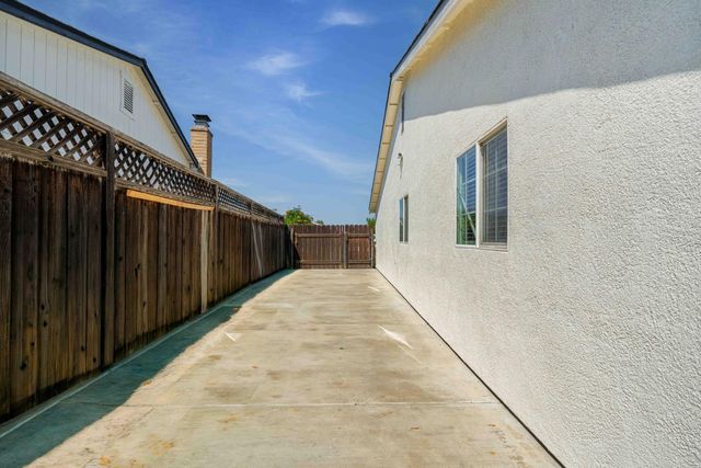 1464 Denise Dr, Ripon, CA 95366