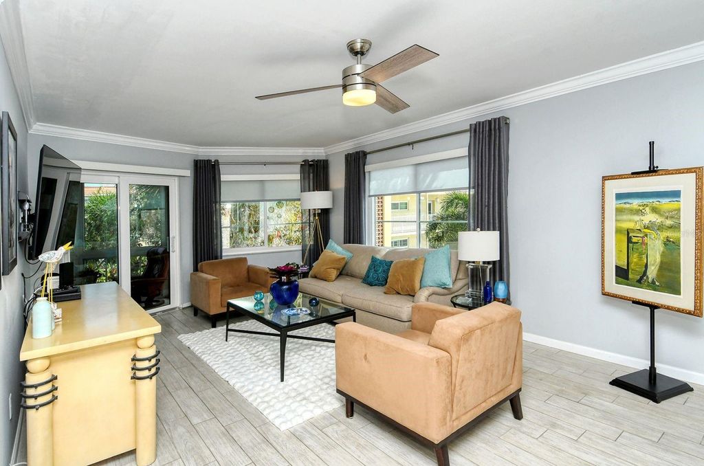 Image 11 of property listing at 1215 S PORTOFINO DRIVE 308, Sarasota, FL 34242