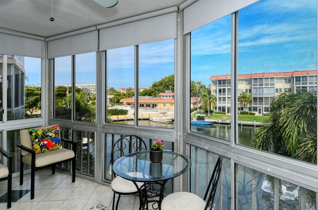 Image 15 of property listing at 1215 S PORTOFINO DRIVE 308, Sarasota, FL 34242