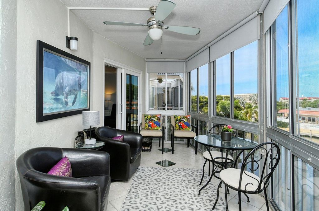 Image 18 of property listing at 1215 S PORTOFINO DRIVE 308, Sarasota, FL 34242
