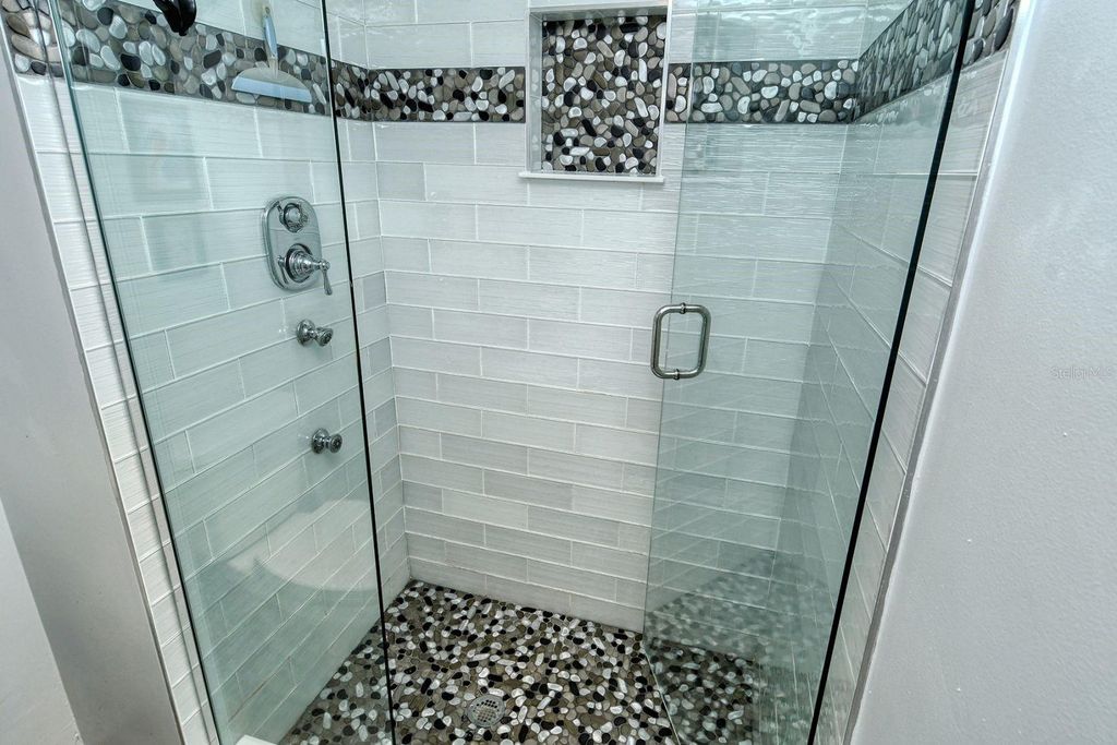 Image 23 of property listing at 1215 S PORTOFINO DRIVE 308, Sarasota, FL 34242