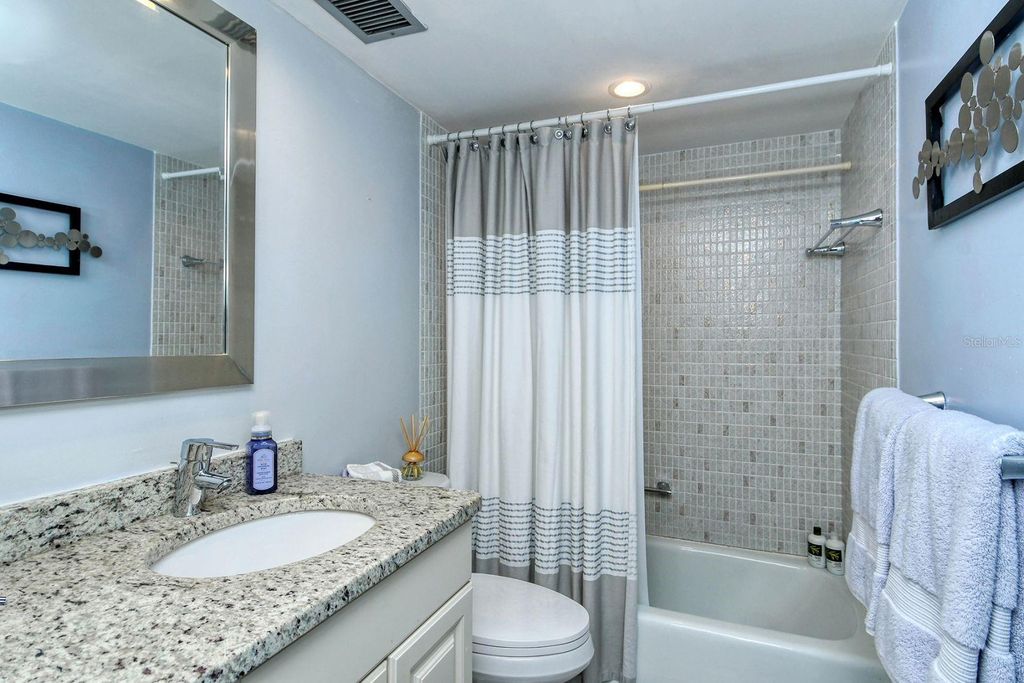 Image 27 of property listing at 1215 S PORTOFINO DRIVE 308, Sarasota, FL 34242
