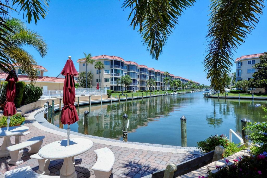 Image 35 of property listing at 1215 S PORTOFINO DRIVE 308, Sarasota, FL 34242