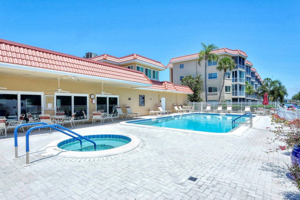 Image 47 of property listing at 1215 S PORTOFINO DRIVE 308, Sarasota, FL 34242