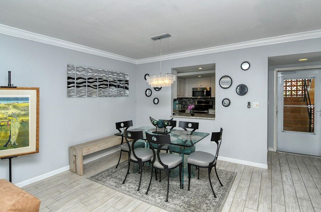 Image 6 of property listing at 1215 S PORTOFINO DRIVE 308, Sarasota, FL 34242