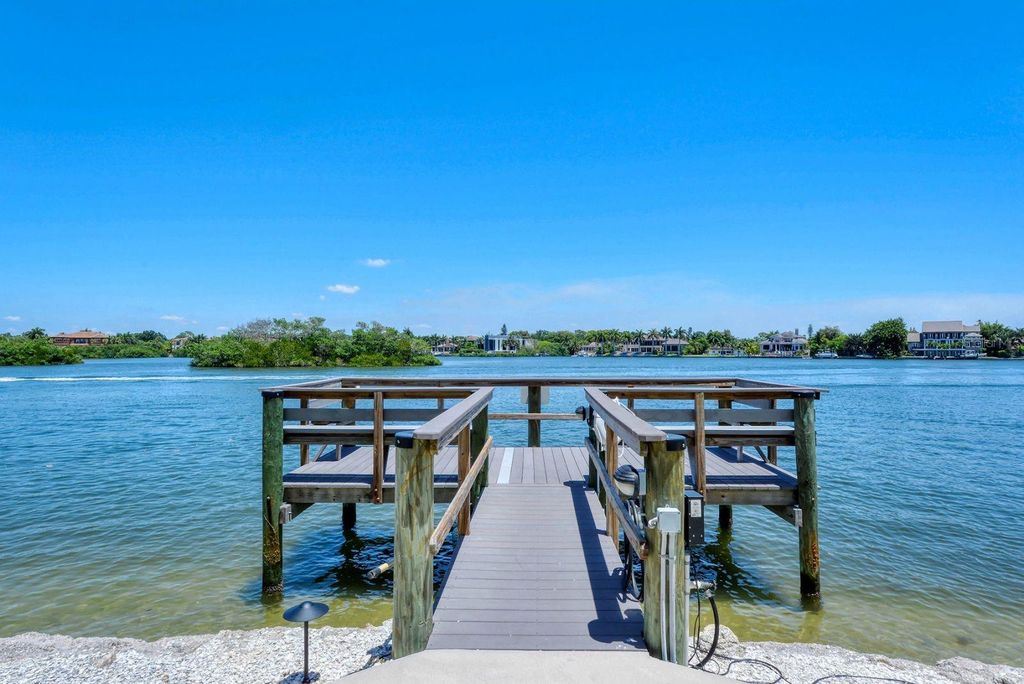 Image 62 of property listing at 1215 S PORTOFINO DRIVE 308, Sarasota, FL 34242