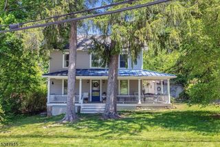 28 Academy St, Califon Boro, NJ 07830