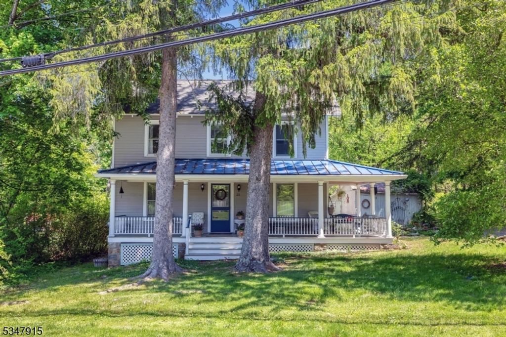 28 Academy St, Califon Boro, NJ 07830