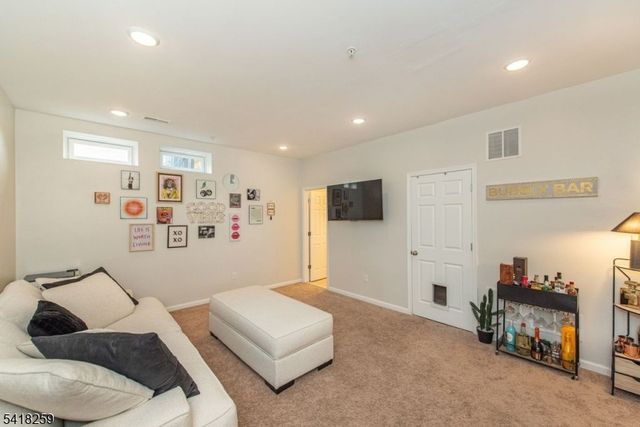 94 Albert Ct, Randolph Twp., NJ 07869